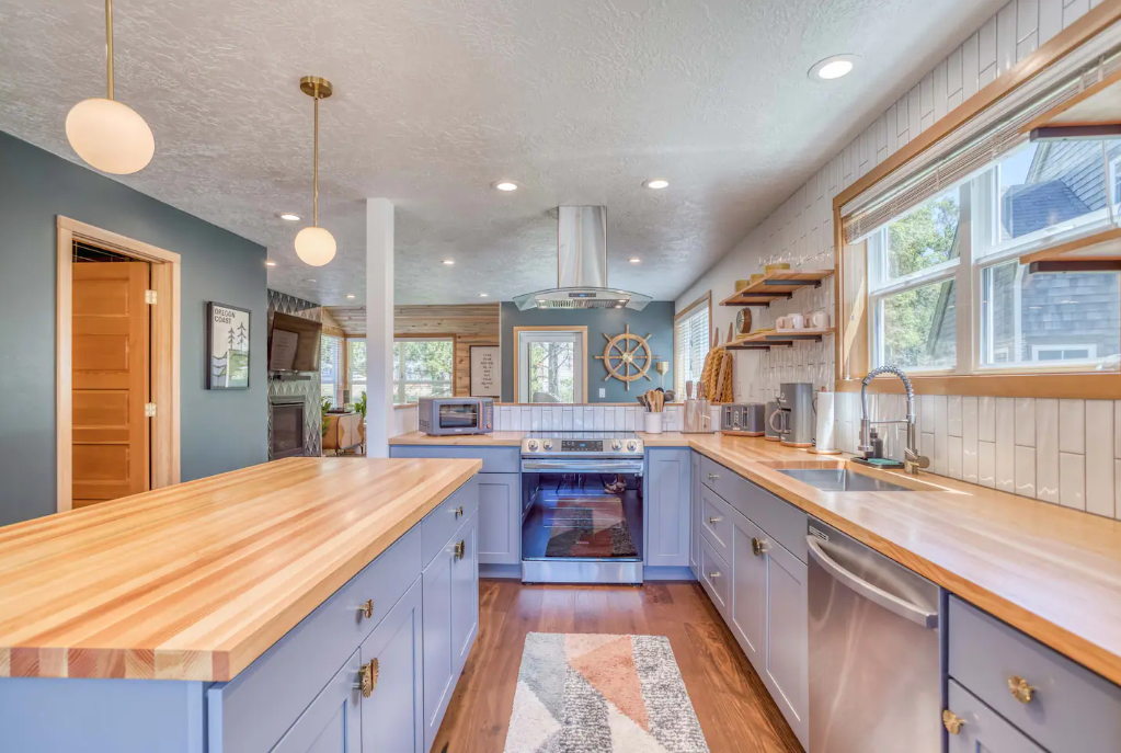 Beach house kitchen