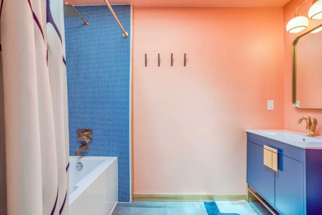 Beach house bathroom