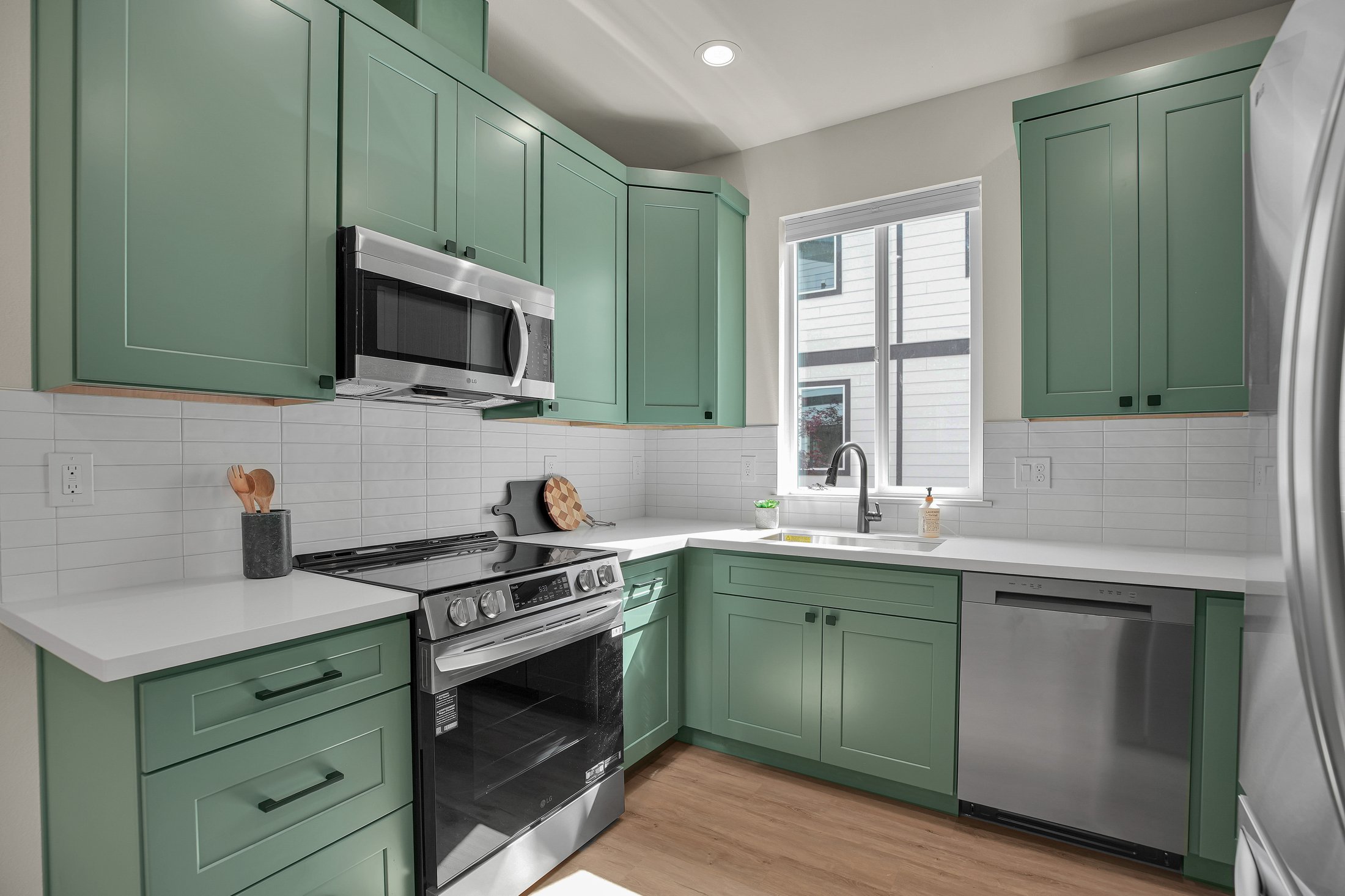 Kitchen with quartz counters