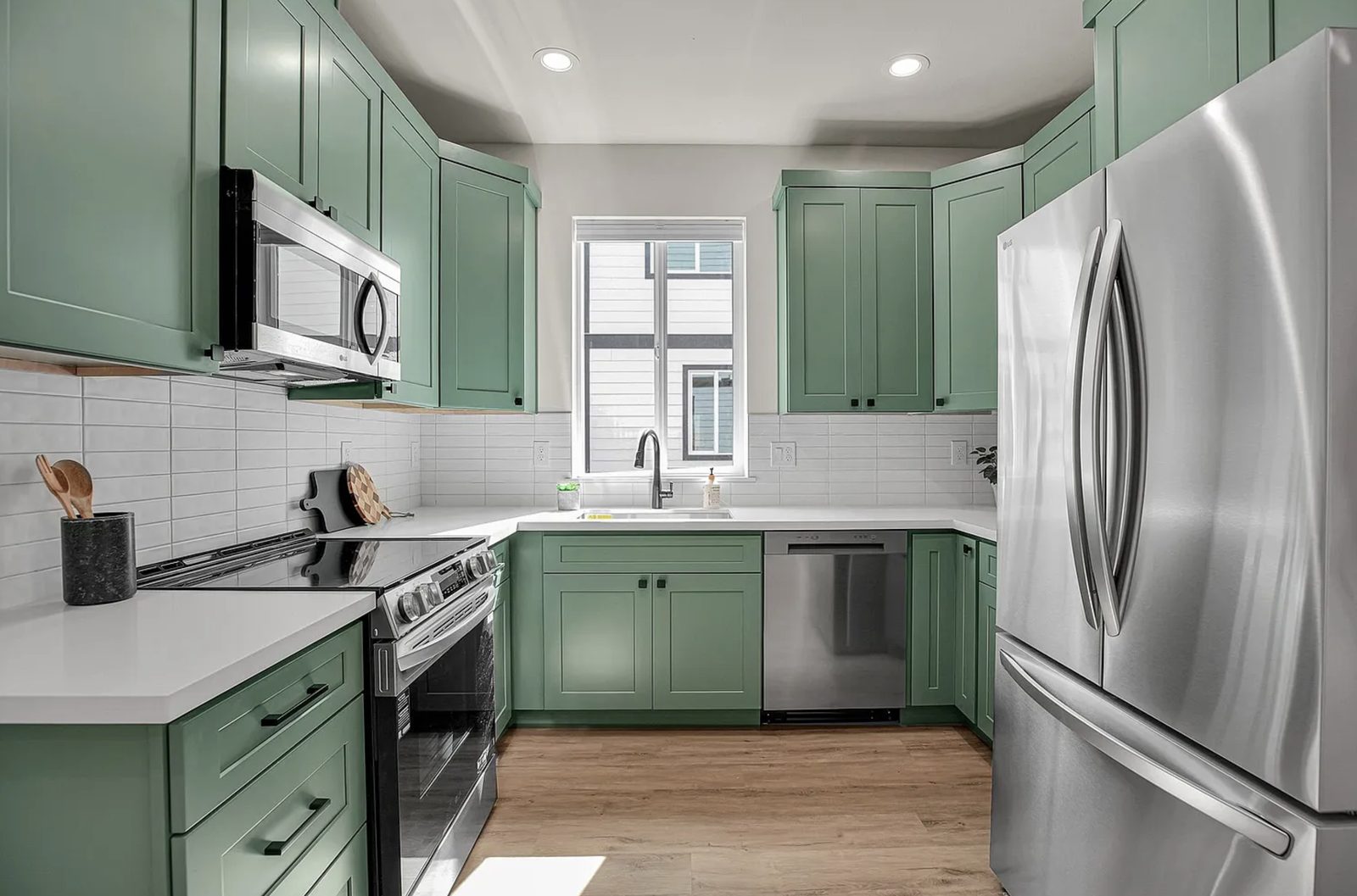 Kitchen with quartz counters