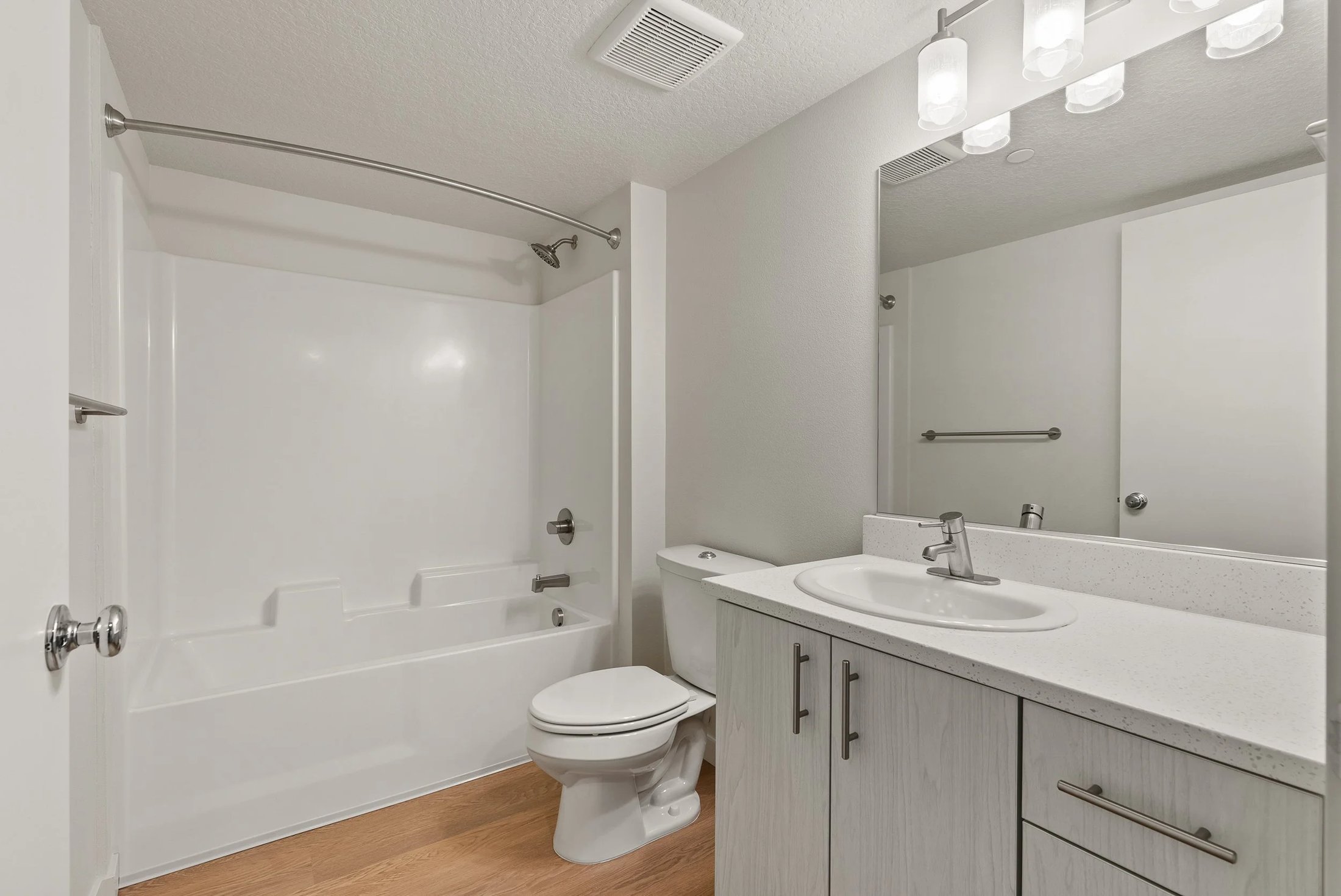 Duke Henry Flats bathroom