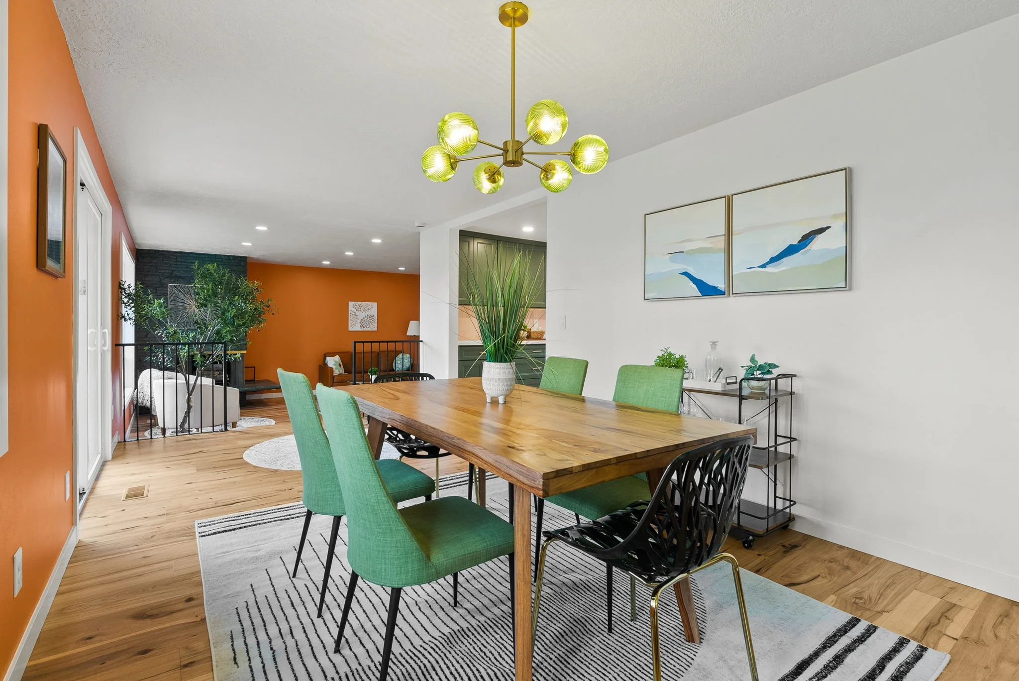 Evelyn St dining