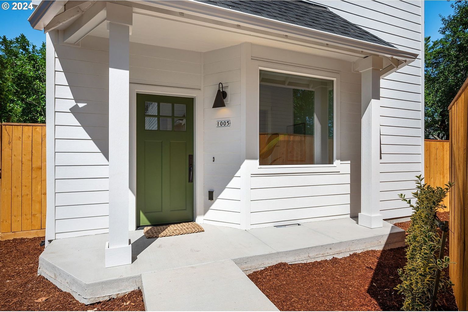 NE 71st Ave cottage entry